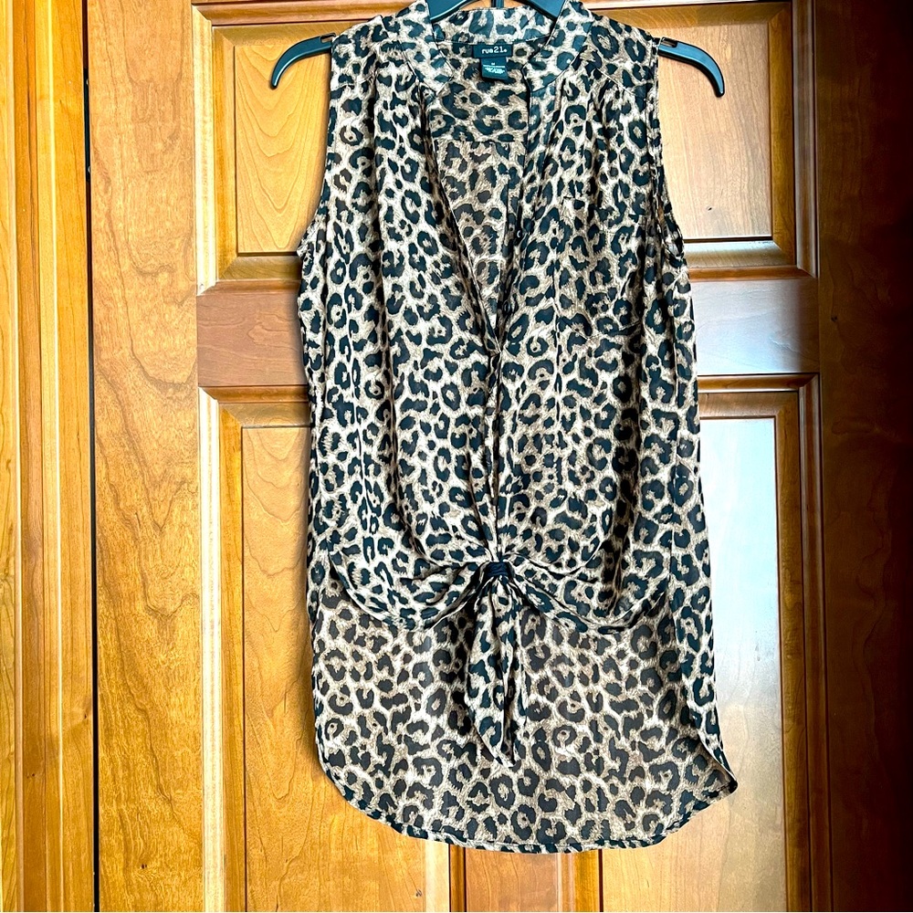 RUE 21 leopard sleeveless blouse
